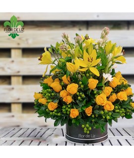 CAJA DECORADA AMOR SINCERO EN ROSAS Y LIRIOS AMARILLOS CAJA DECORADA AMOR SINCERO EN ROSAS Y LIRIOS AMARILLOS